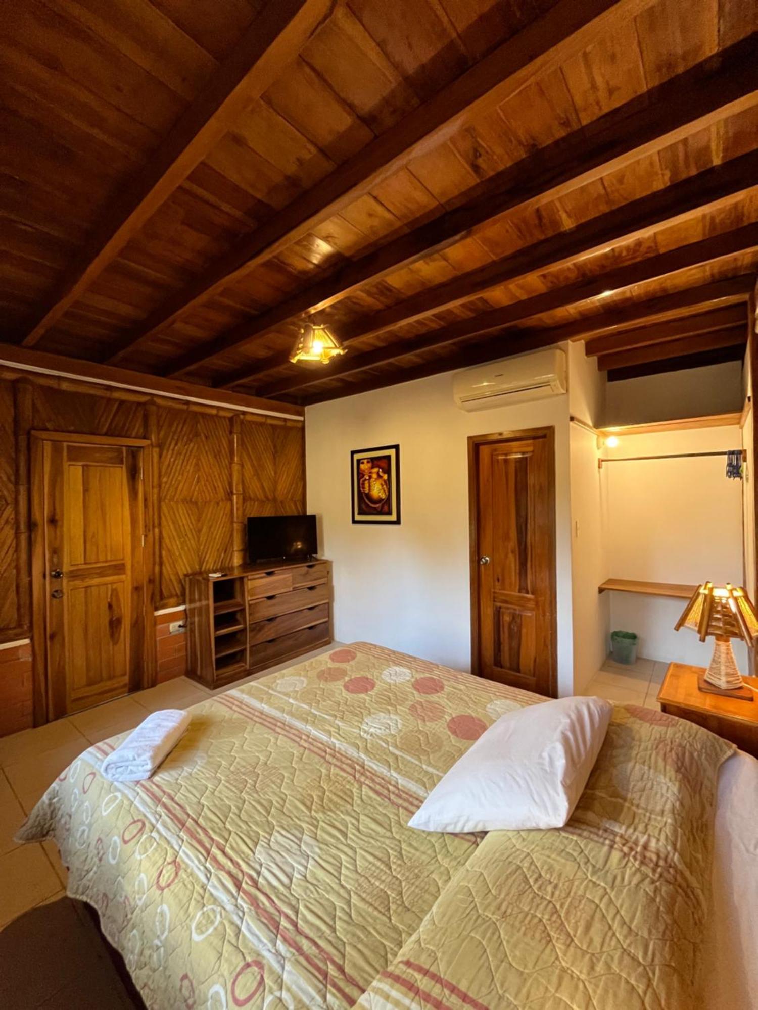 Victor Hugo Hotel Puerto López Eksteriør bilde